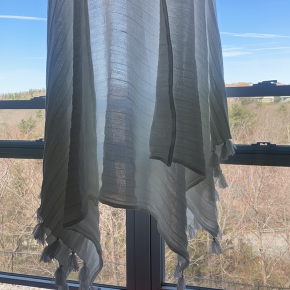Poncho - Picture 2 of 4